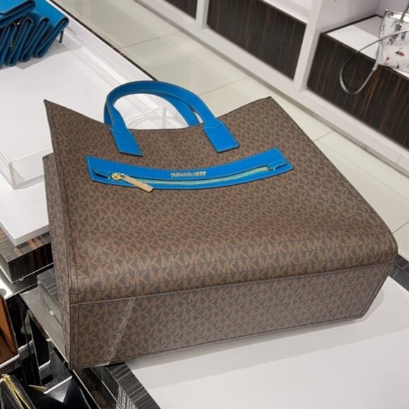 Michael Kors Kenly Large Tote - Picture 6 of 16